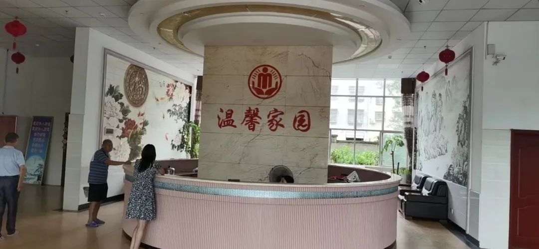 /><br /></span></p>
<p><span style=